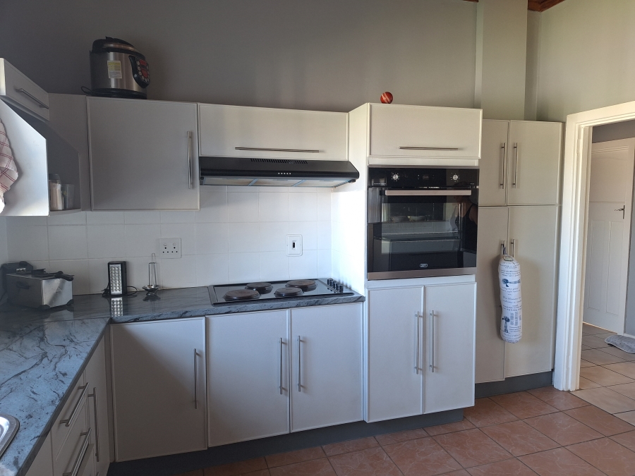To Let 5 Bedroom Property for Rent in Retief Eastern Cape